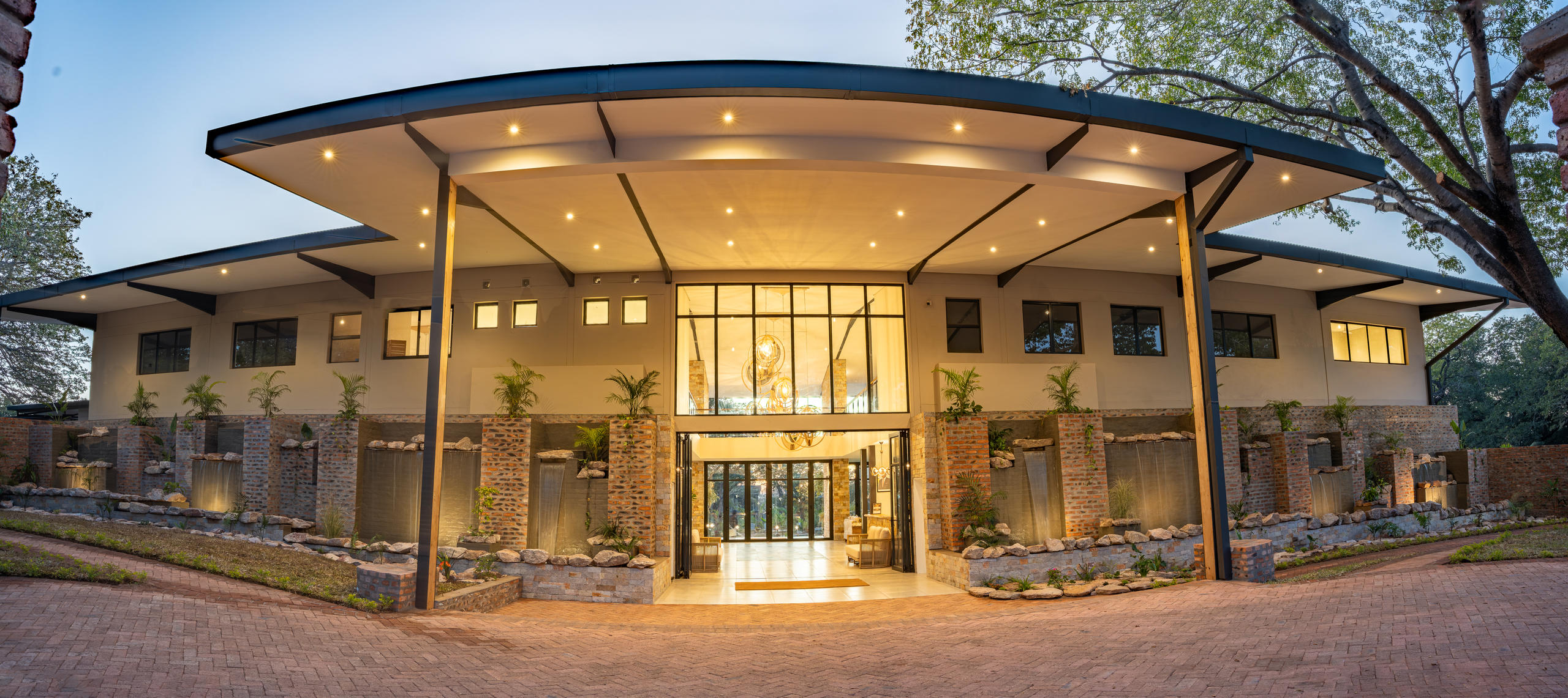 Waterfalls Lodge thumbnail 2